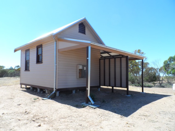 Patchewollock Station building