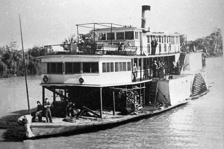 PS Gem underway mid 20th century