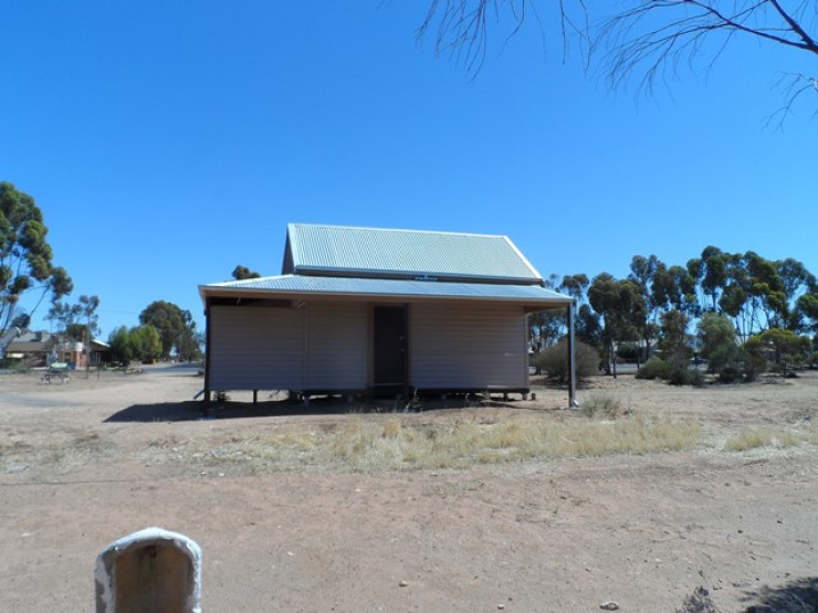 Patchewollock Station building